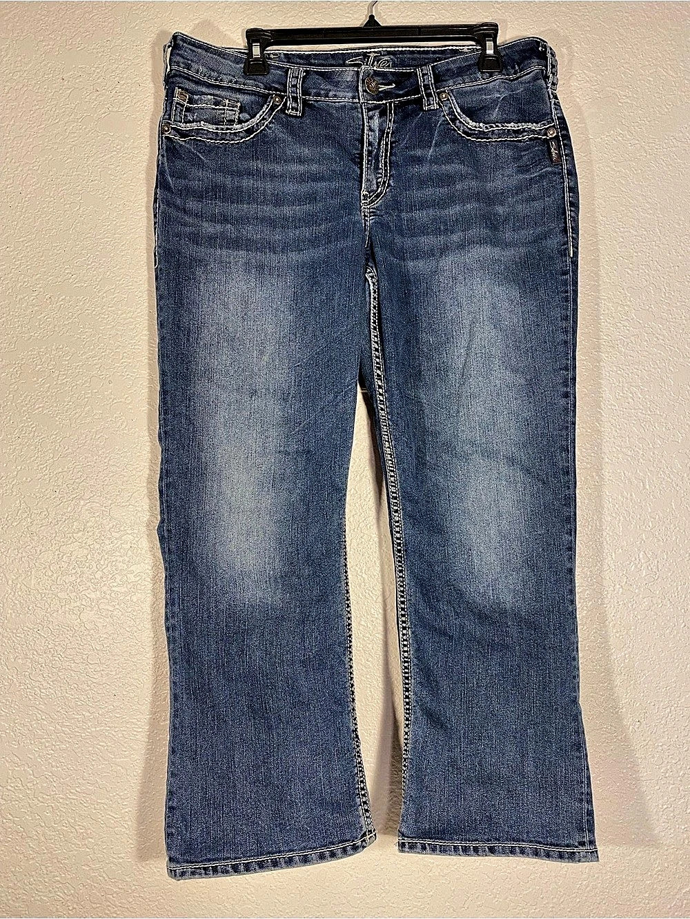 Silver Jeans Co. Suki Mid Rise Bootcut Jeans. Blue Waist 34